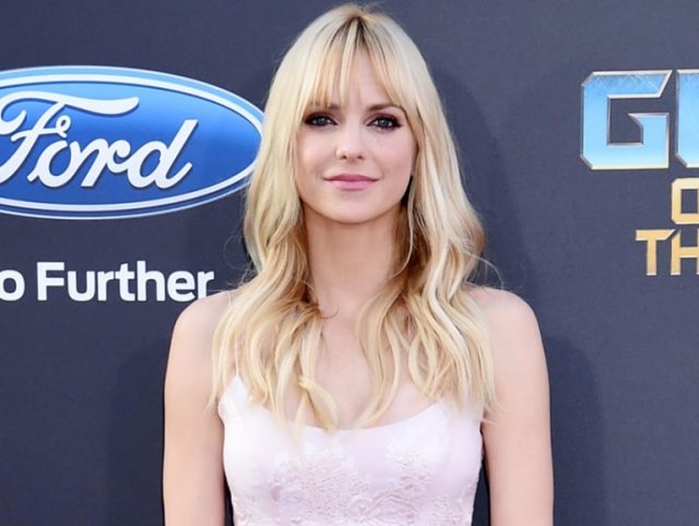 Anna Faris Bio, Husband, Divorce, Net Worth, Age, Height and Other Facts