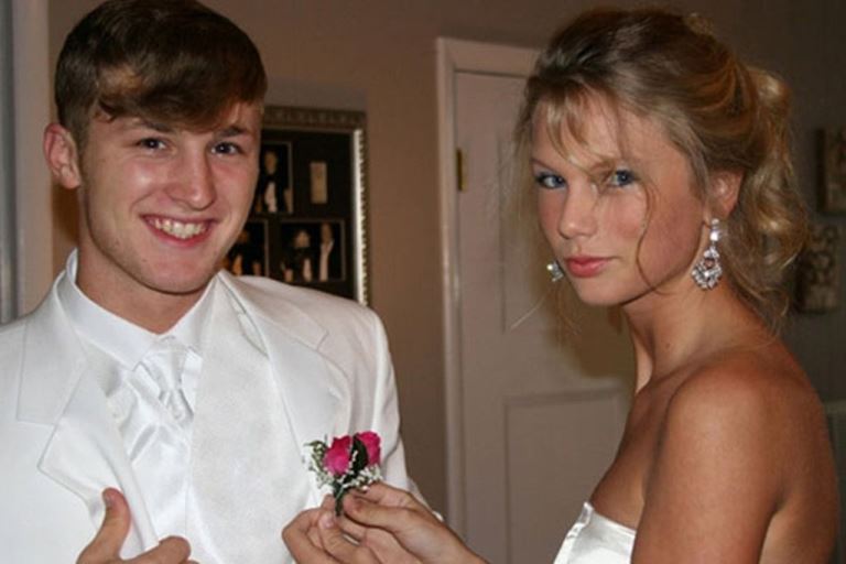 Taylor Swift Boyfriend, Brother, Family, House