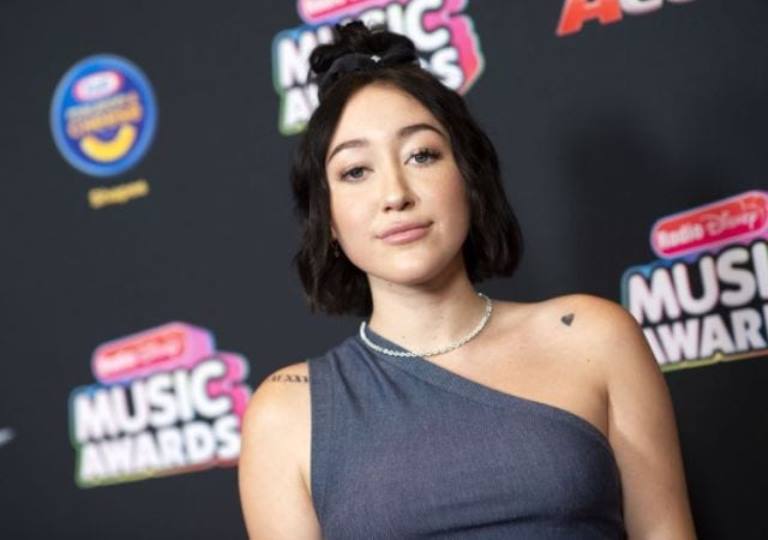 Who is Noah Cyrus, Is She Related To Miley Cyrus? Her Net Worth, Boyfriend and Family